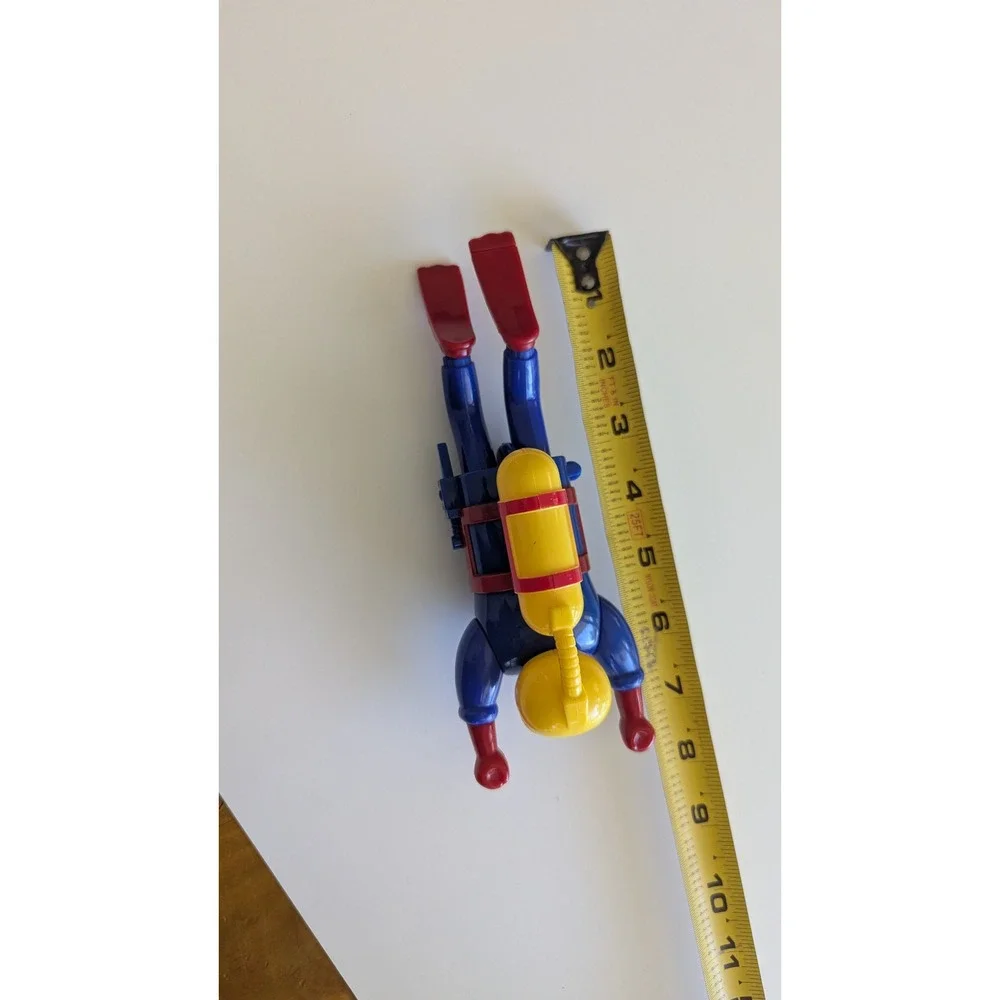 Toysmith 2008 Wind Up Scuba Diver Toy Blue Red Yellow Swimming Bath Toy 7.5